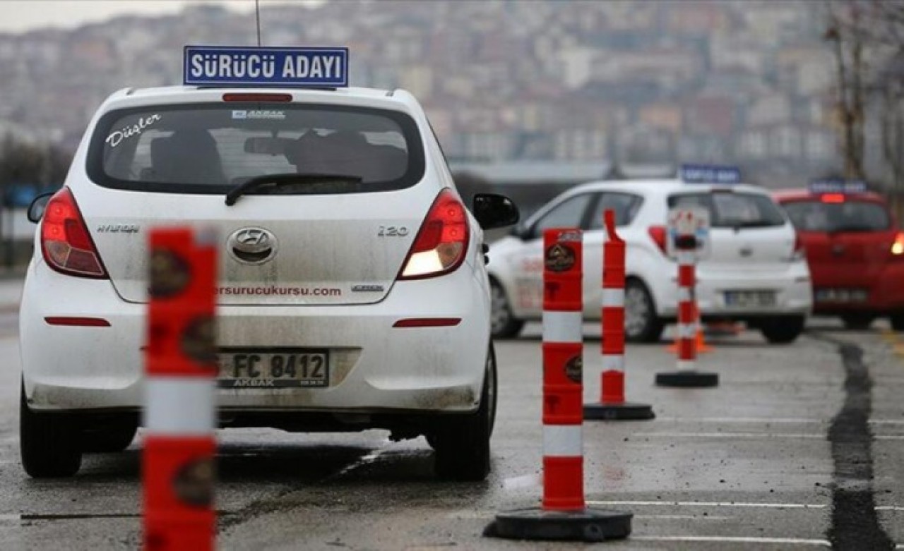 MEB,  ehliyet sınavlarını erteledi: Ehliyet sınavı ne zaman yapılacak?