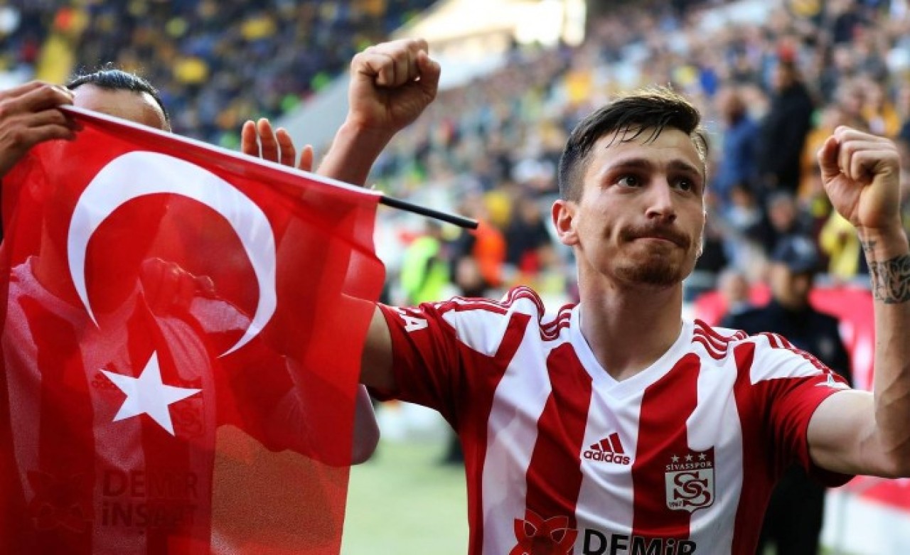 Mert Hakan'dan Galatasaray açıklaması: Bizim aile terbiyemiz var