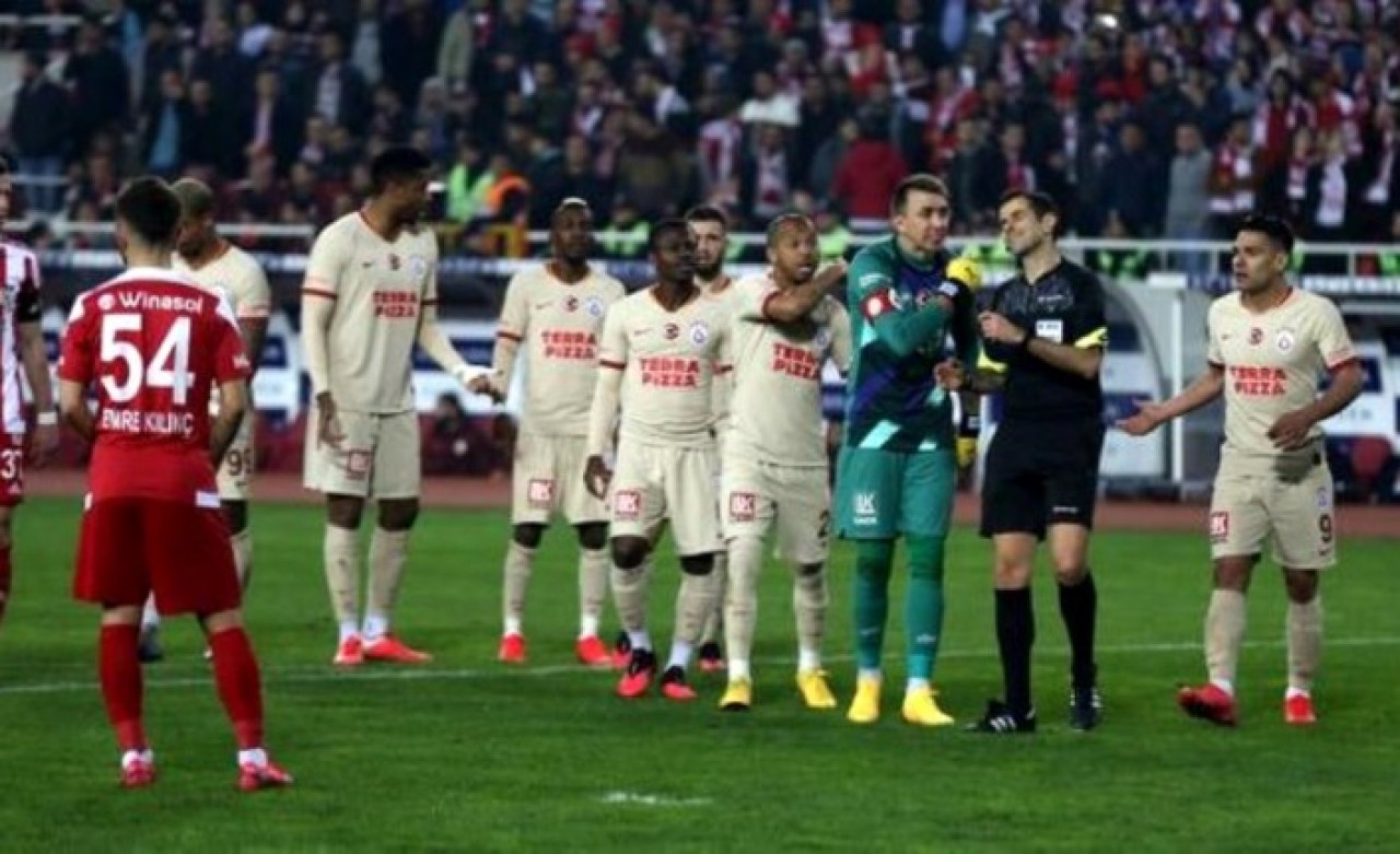 Mete Kalkavan'a sert eleştiri: Bunlarınki civciv yüreği!