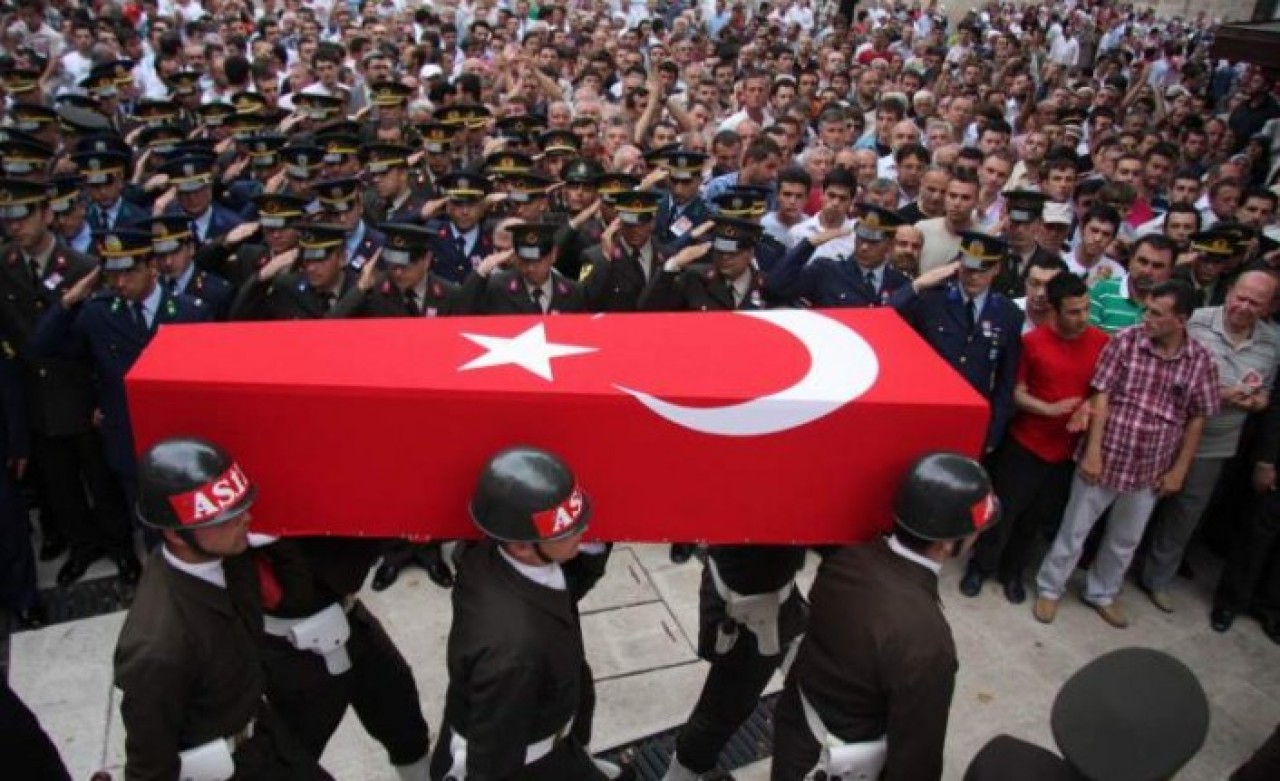 MSB: 'Topçu ateşi sonrası 1 askerimiz şehit oldu,  1 askerimiz yaralandı'