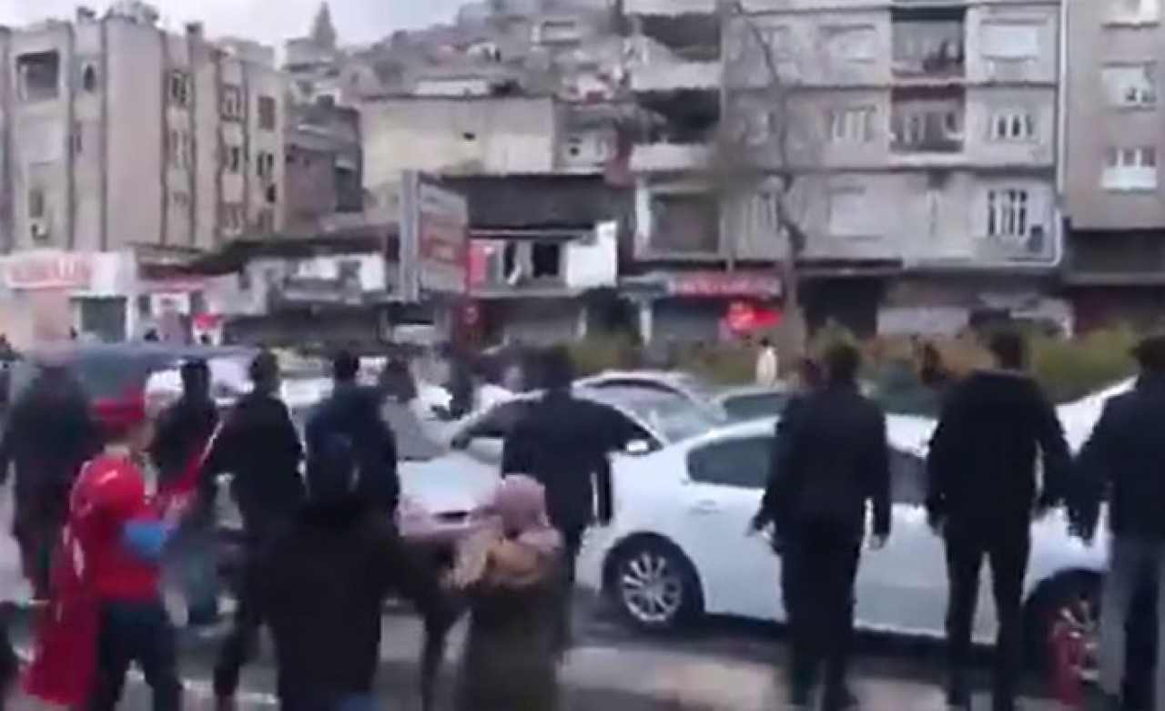 Suriyelilerin iş yeri ve evlerine saldırı