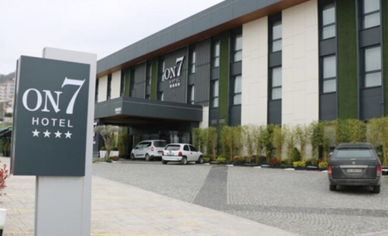 Tuncay Şanlı otelini sağlıkçılara tahsis etti