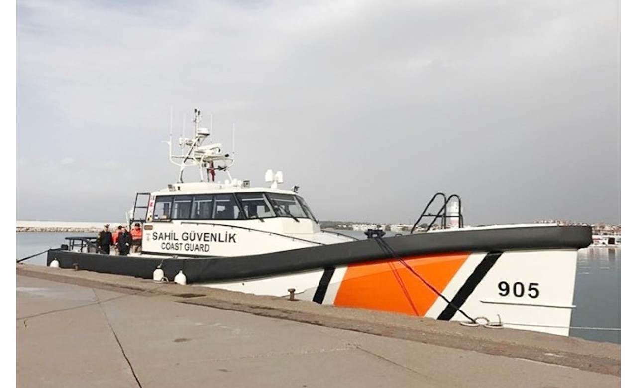 Türk Sahil Güvenlik botu kovaladı,  Yunan botu kaçtı: İşte o anlar