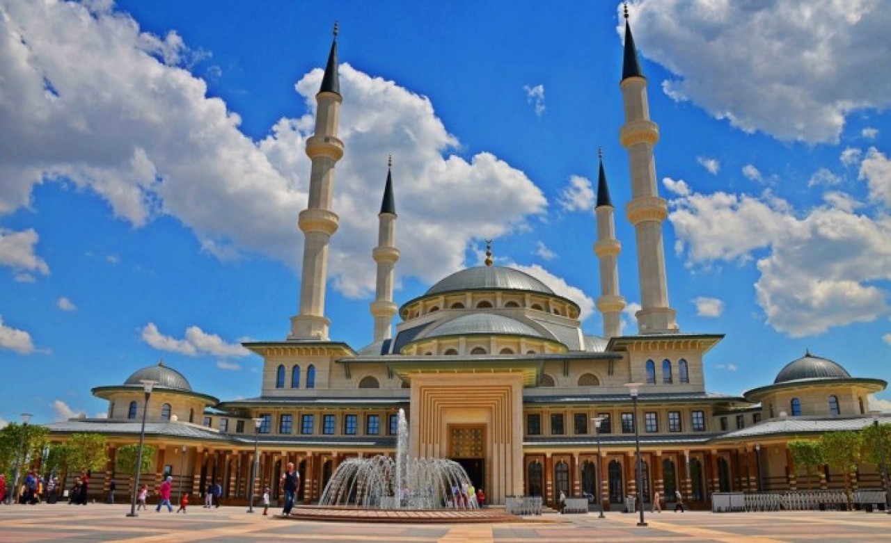 Türkiye'de cuma namazı sadece bu camide kılındı