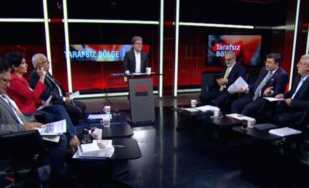 TV açık oturumlarında hep aynı insanlar! Her şeyi nasıl biliyorlar?