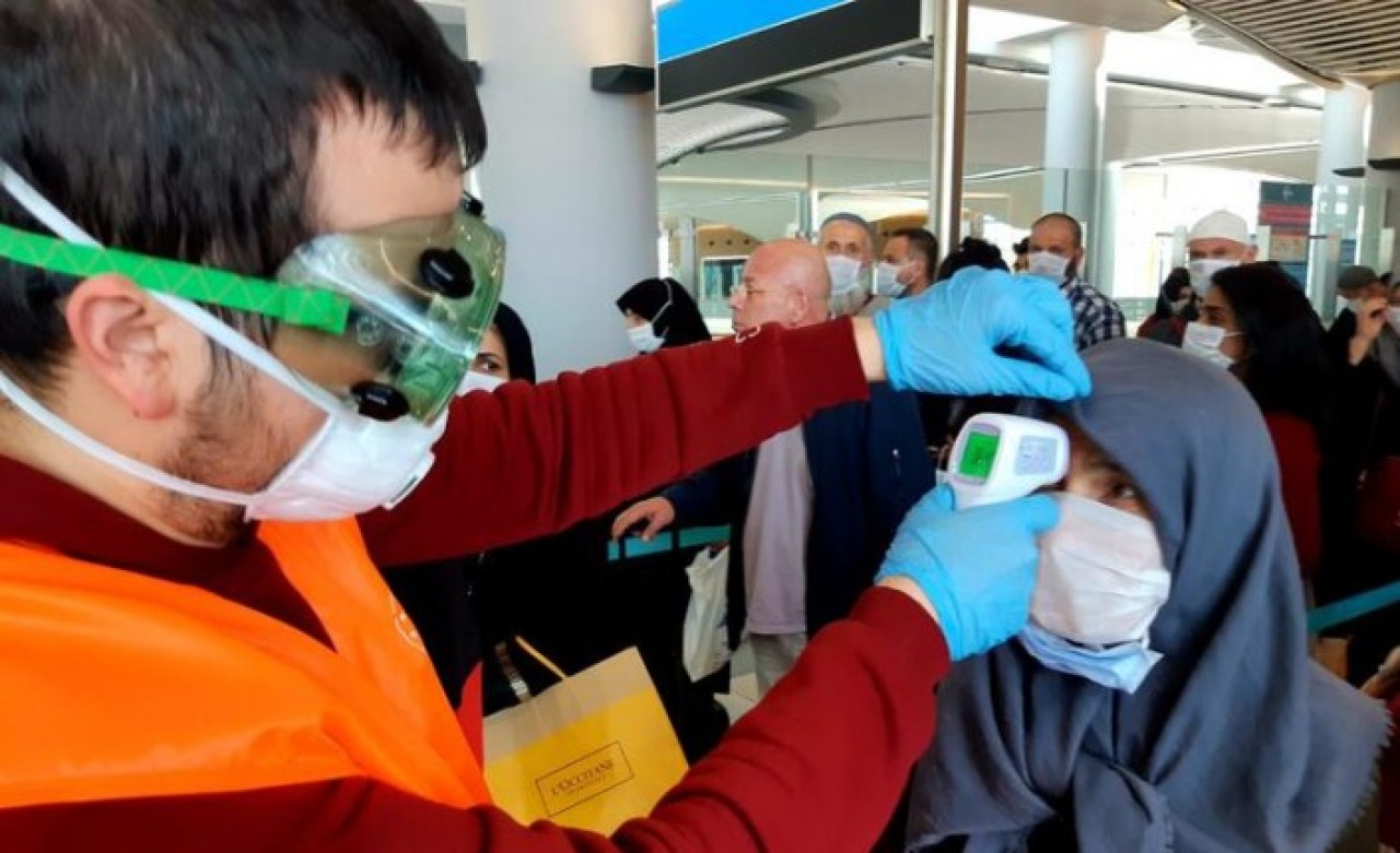 Umreden dönenlerle ilgili skandal iddia! Kontrolde çıkmasın diye ateş düşürücü vermişler!