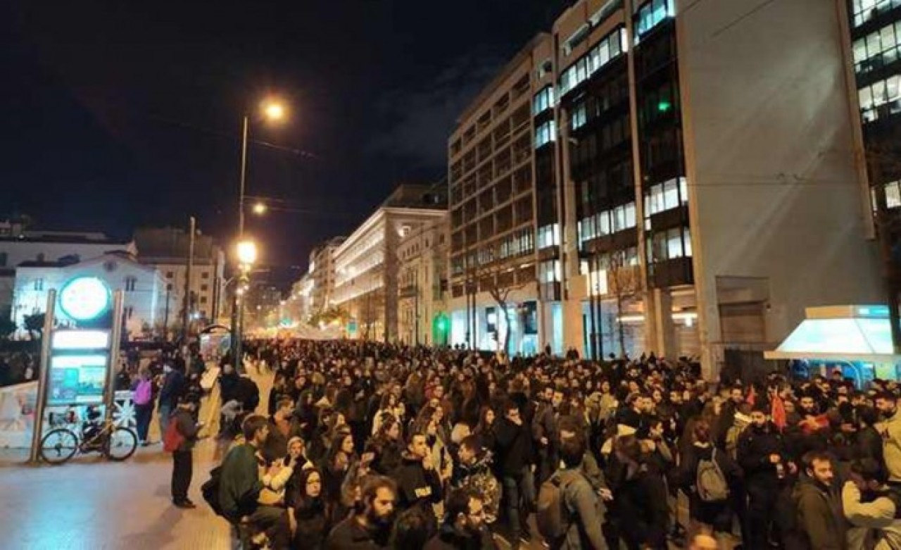 Yunanistan sokağa döküldü: 'Mültecilerle yaşamak istiyoruz'