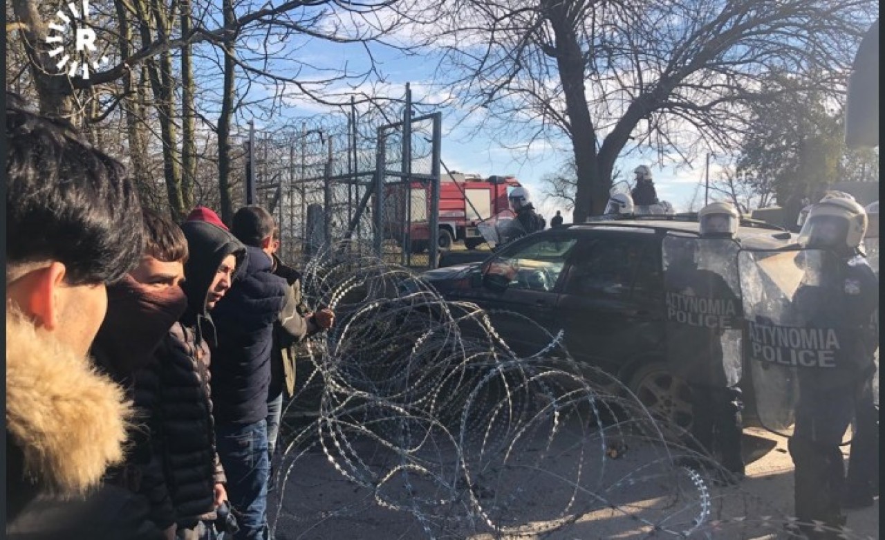 Yunanistan'tan sınırdaki göçmenlere telefon mesajı!