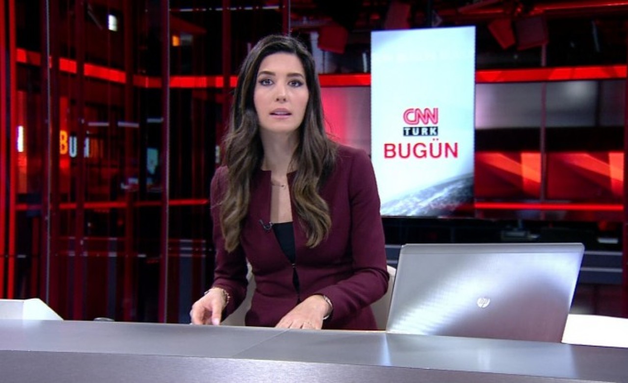 Yurt dışından gelen CNN Türk spikeri karantinaya alınmadan canlı yayına çıktı!