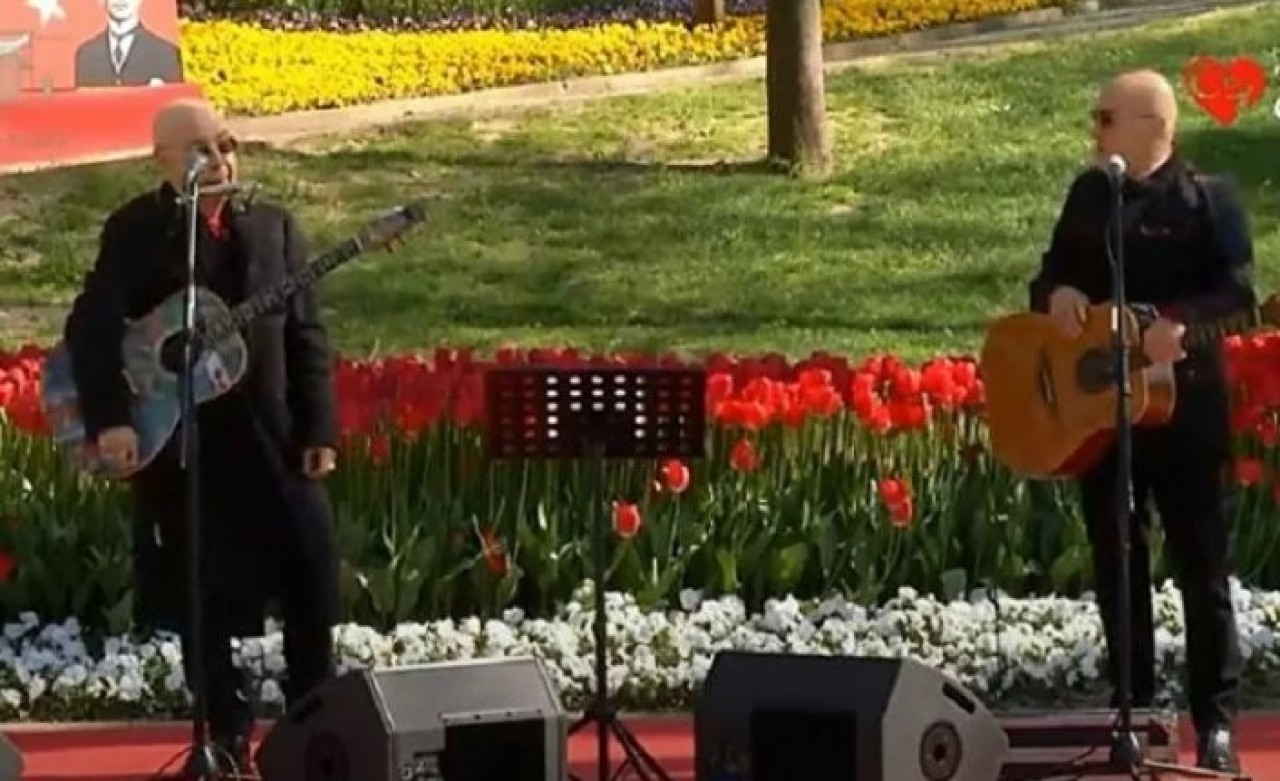 23 Nisan'a özel konser veren Mazhar Alanson ve Fuat Güner,  Özkan Uğur'un neden olmadığını açıkladı