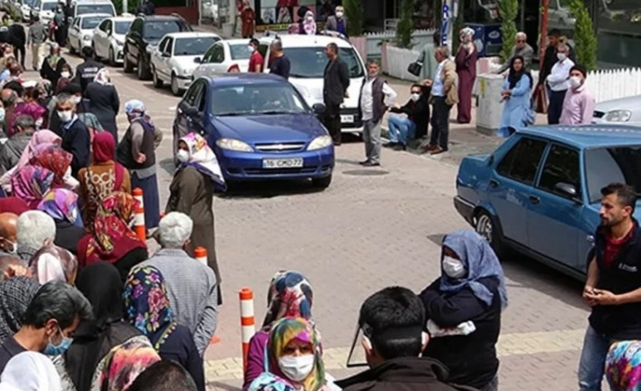Adıyaman'daki kuyruğun neden oluştuğunu duyunca çok şaşıracaksınız!