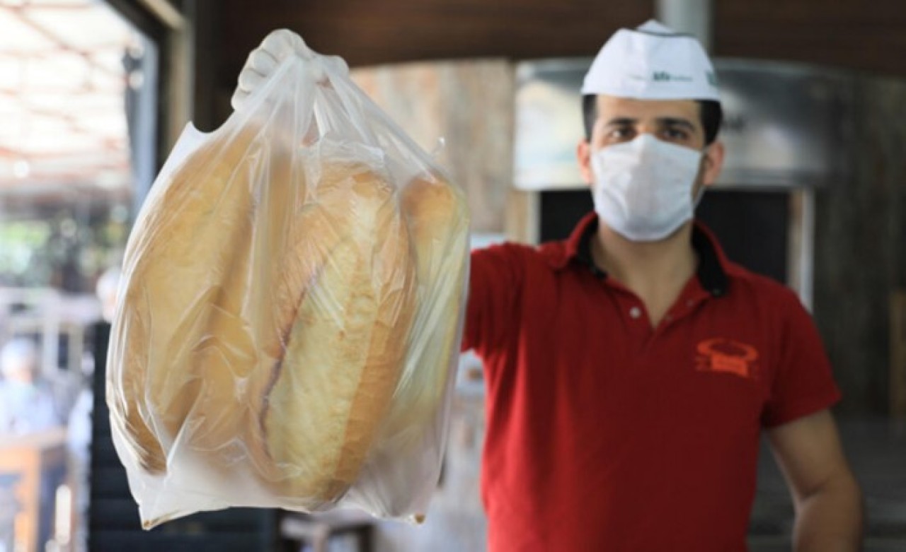 Belediye 'Ekmek dağıtmak yasaklandı' dedi,  valilik cevap verdi
