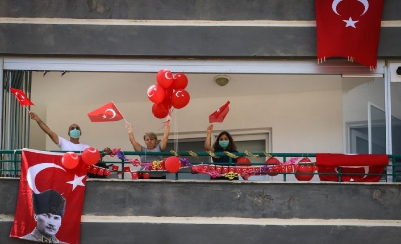 Böylesi dünyada görülmedi: Milyonlar İstiklal Marşı'nı okudu