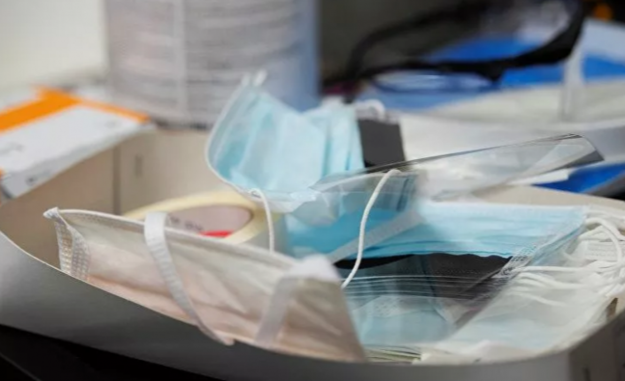 Bu da Avrupa'nın kara yüzü: Fransa,  milyonlarca maskeye el koydu!