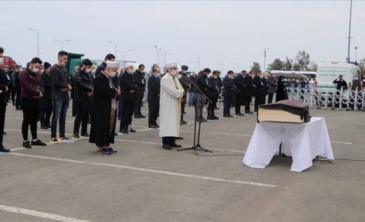 Bugün toprağa verilen Haydar Baş'ın tabutunda neden siyah örtü vardı?