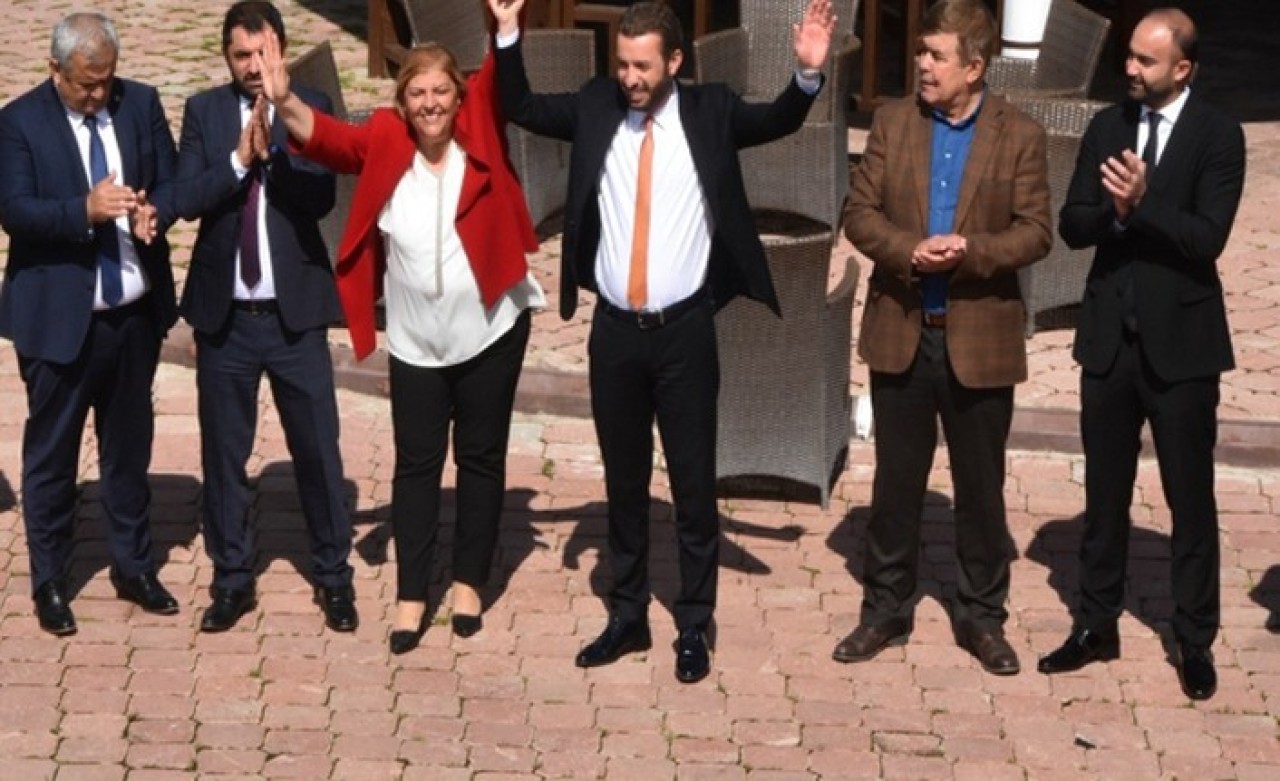 Ceyhan Belediye Başkanı Hülya Erdem oldu