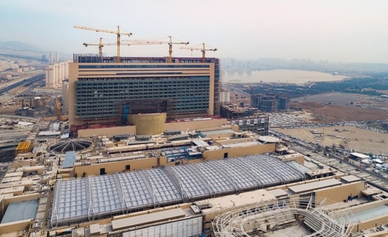 Dünyanın en büyük AVM'si koronavirüs hastanesine çevrildi