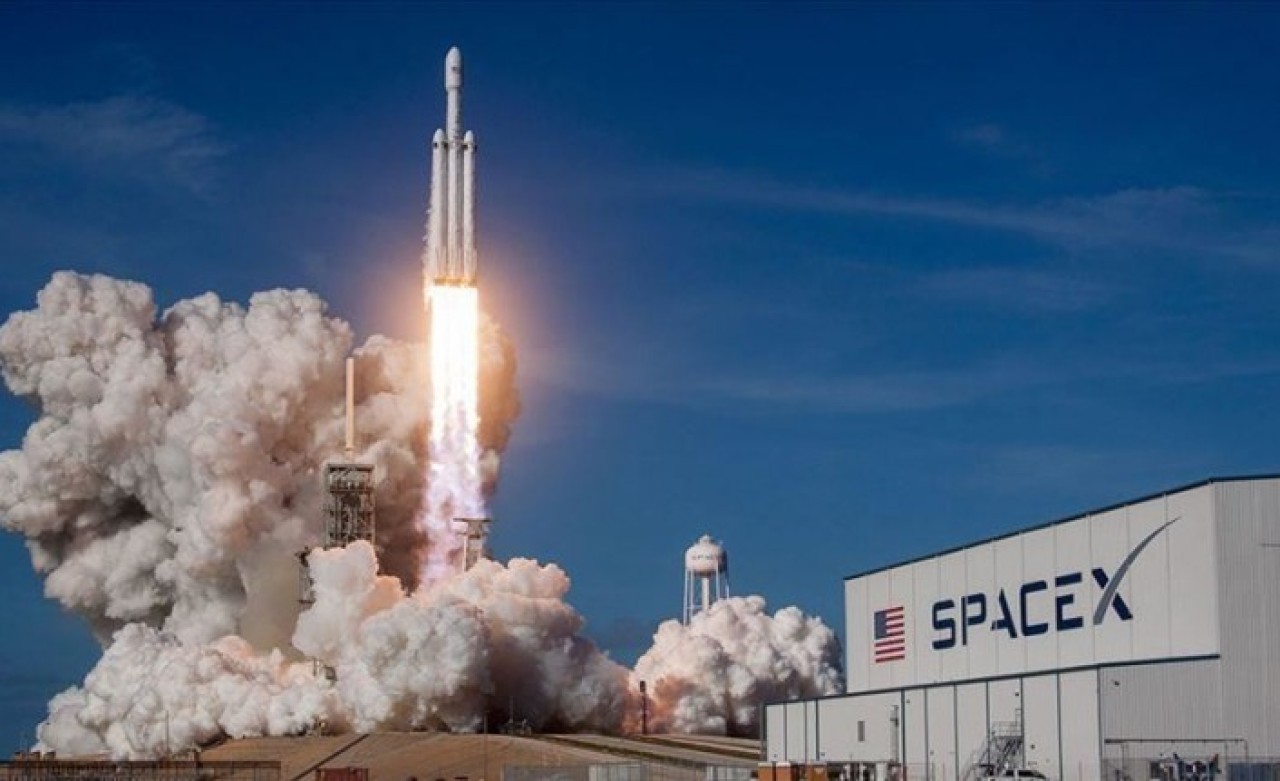 Elon Musk'ın SpaceX şirketi 60 internet uydusunu uzaya fırlattı
