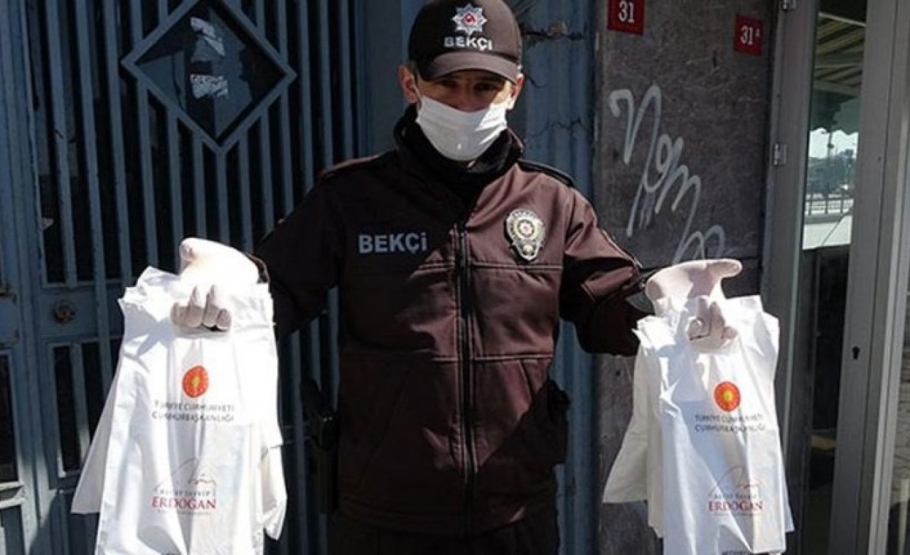 Evlere maske ve kolonya dağıtımı başladı