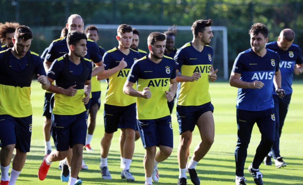 Fenerbahçe 1, 5 aylık aranın ardından antrenmanlara başlıyor
