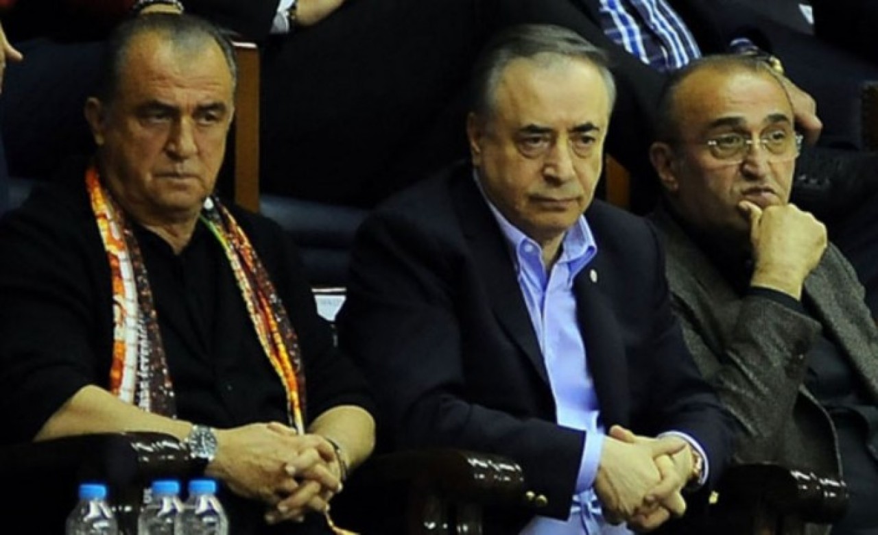 Galatasaray'dan futbolcularına koronavirüs resti: Ya indirin ya da!