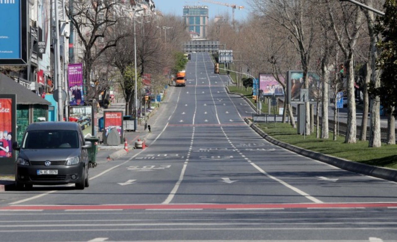 Hafta sonu uygulanacak sokağa çıkma yasağında açık olan yerler belli oldu