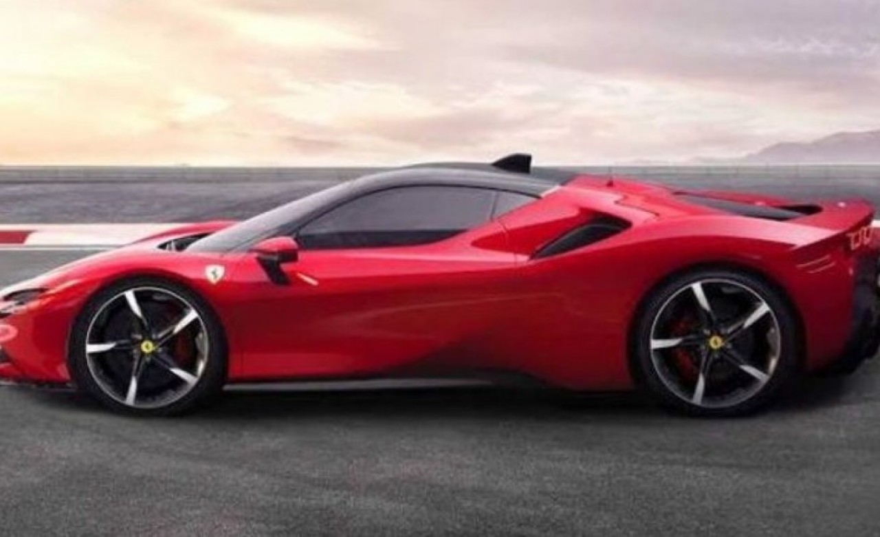 Hem Ferrari'si var,  hem de devletten 1000 lira yardım parası istedi