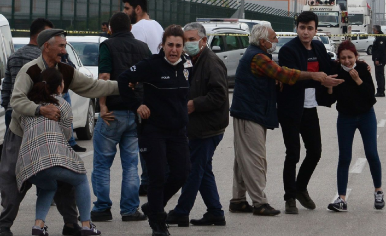 İhbar üzerine kaza yerine giden polis,  ölenleri görünce sinir krizi geçirdi!