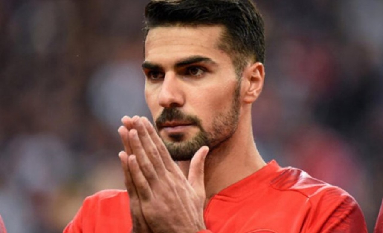 Jose Mourinho Mehmet Zeki Çelik'i kadrosunda görmek istiyor!