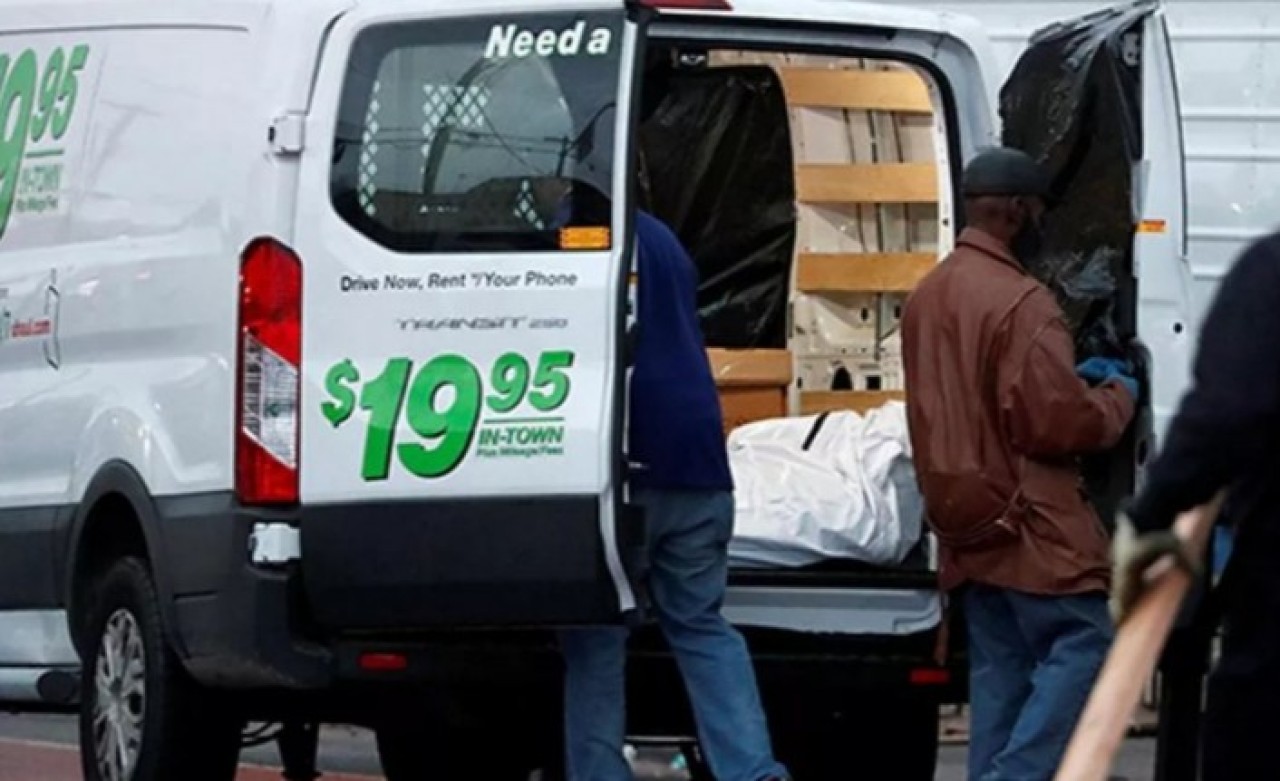 Kan donduran olay: 2 kamyon dolusu ceset bulundu,  koku yayılmaya başladı!