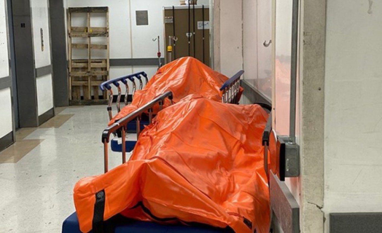 Korkunç görüntüler: Morglarda yer kalmadı,  cenazeler koridorlara taştı!