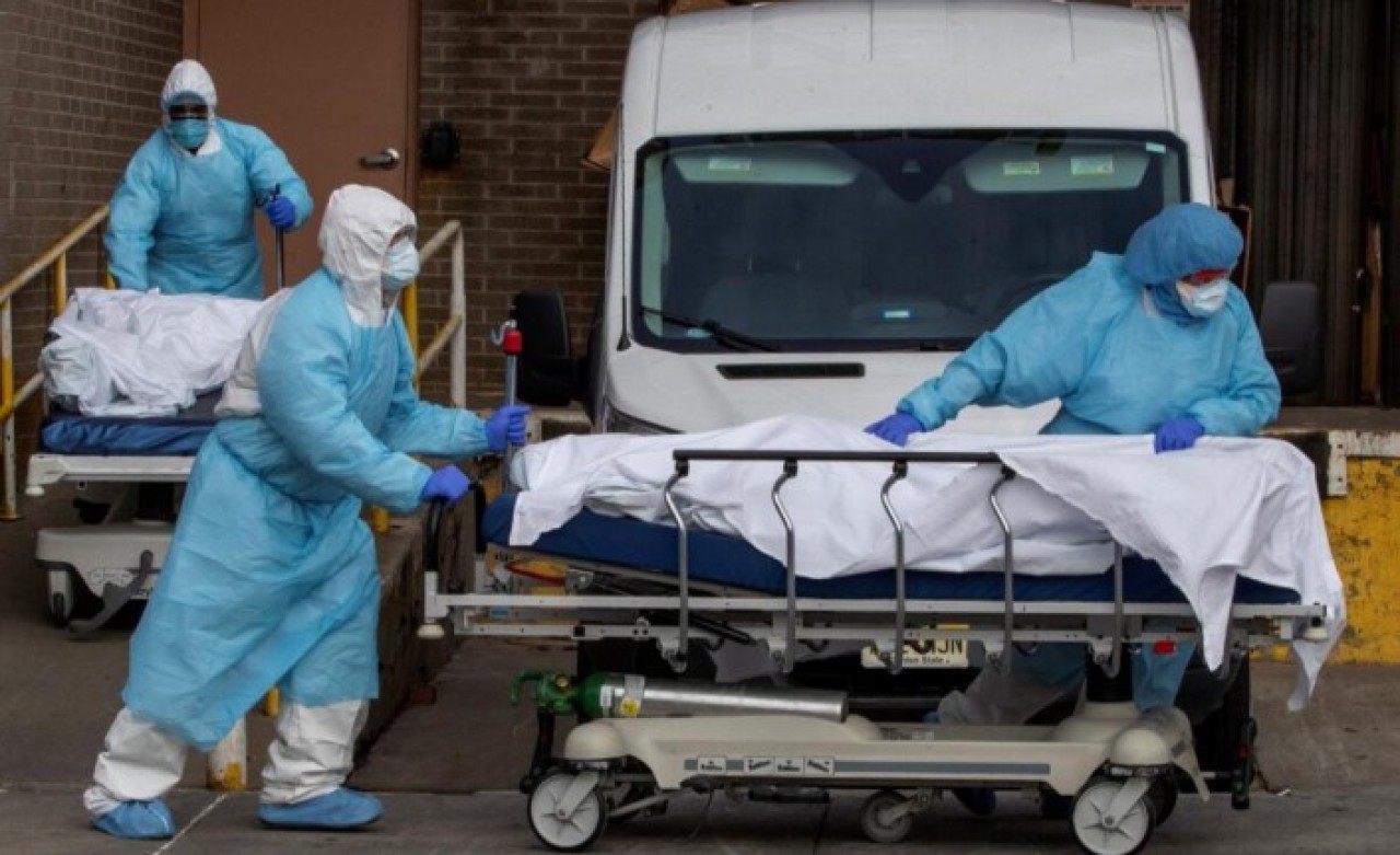Koronavirüs bilançosu ağır: Morglar ve cenaze evleri doldu taştı