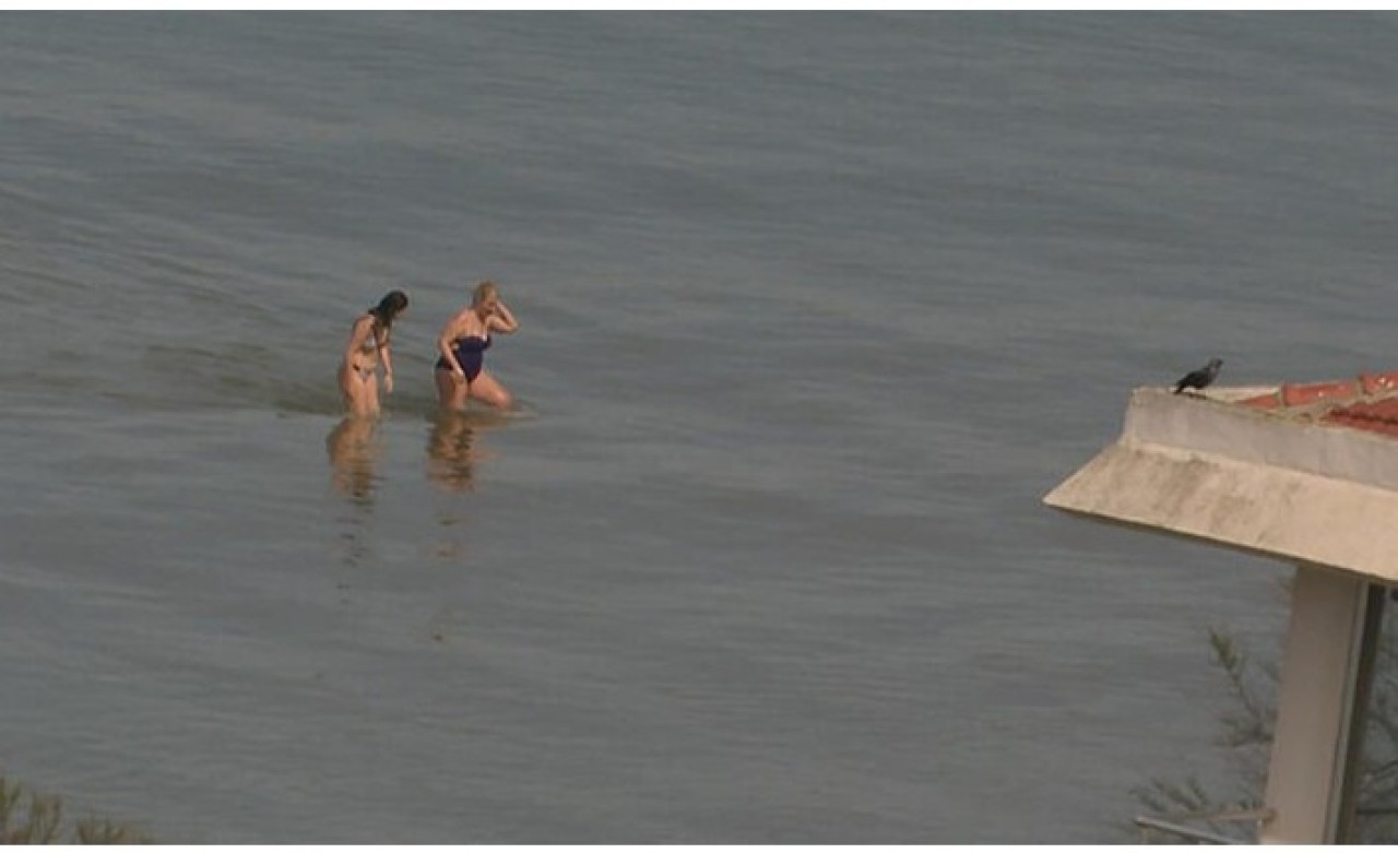 Koronavirüs için kritik eşikte olduğu iddia edilen Kilyos'ta denize girenler oldu!