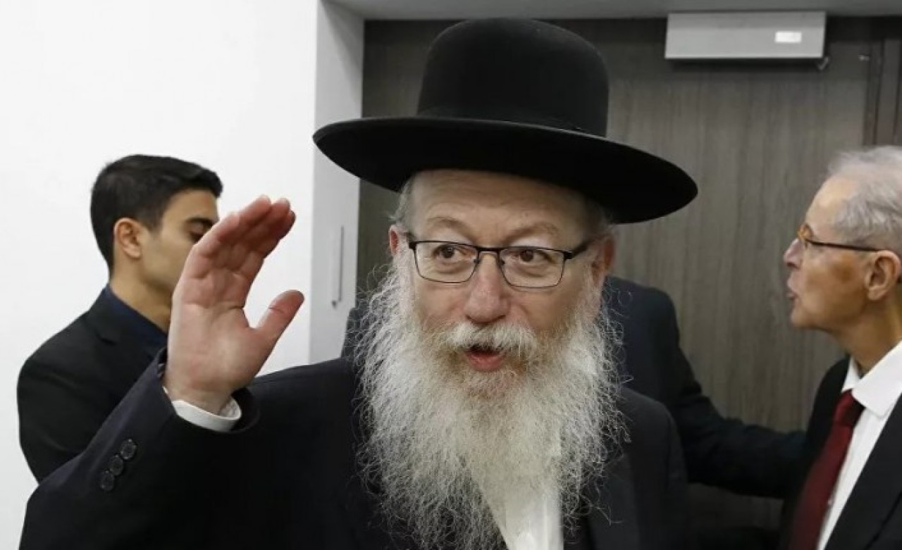 Koronavirüs siyasileri koltuğundan ediyor: Şimdi de Sağlık Bakanı istifa etti!