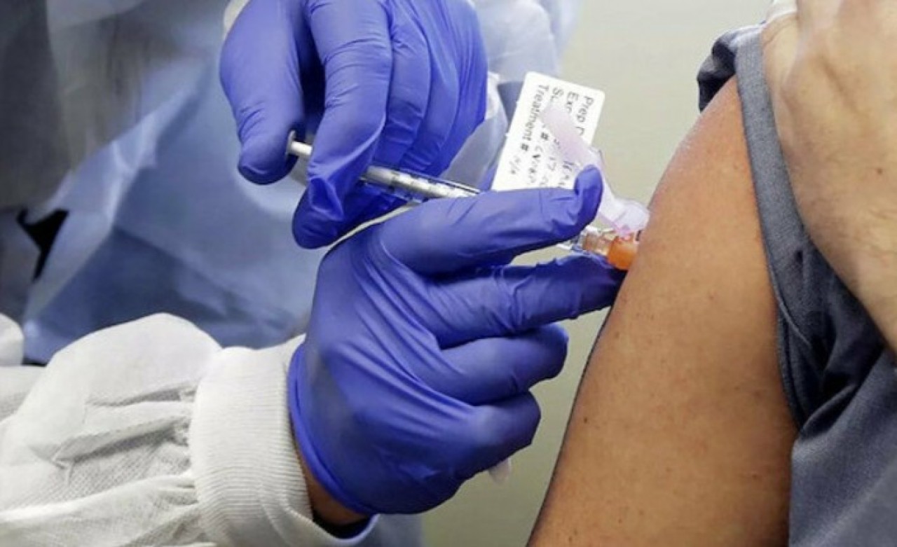 Koronavirüs tedavisi görmek için iki ülke arasındaki nehri yüzerek geçti