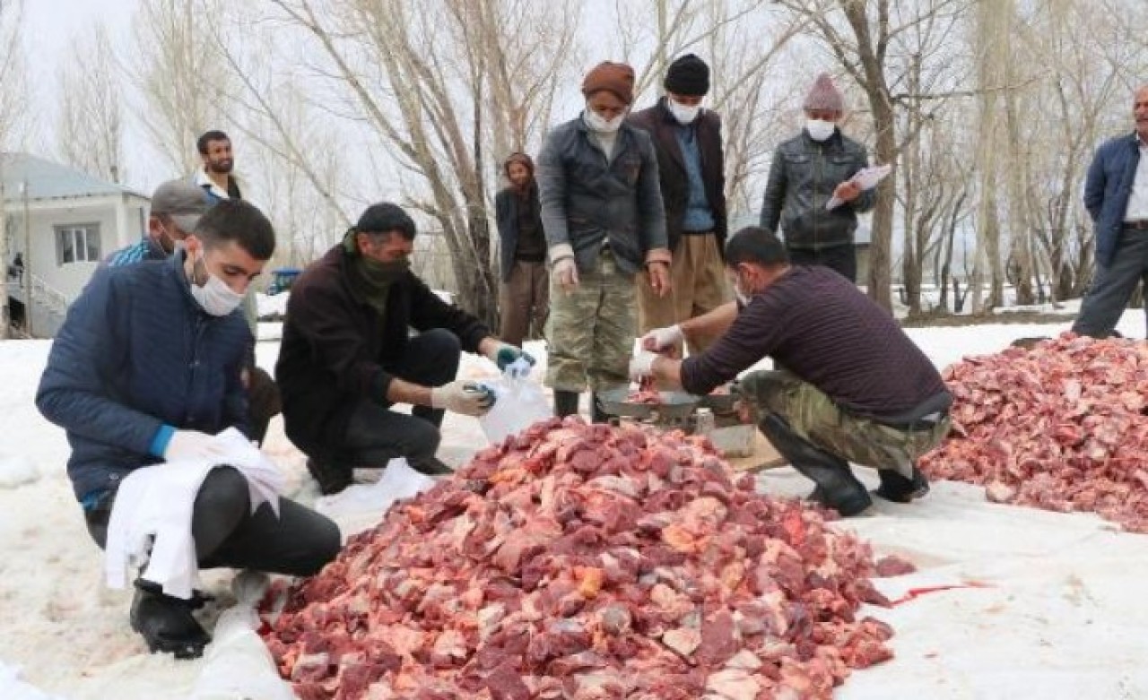 Koronavirüs salgınının bitmesi için 70 kurban kestiler