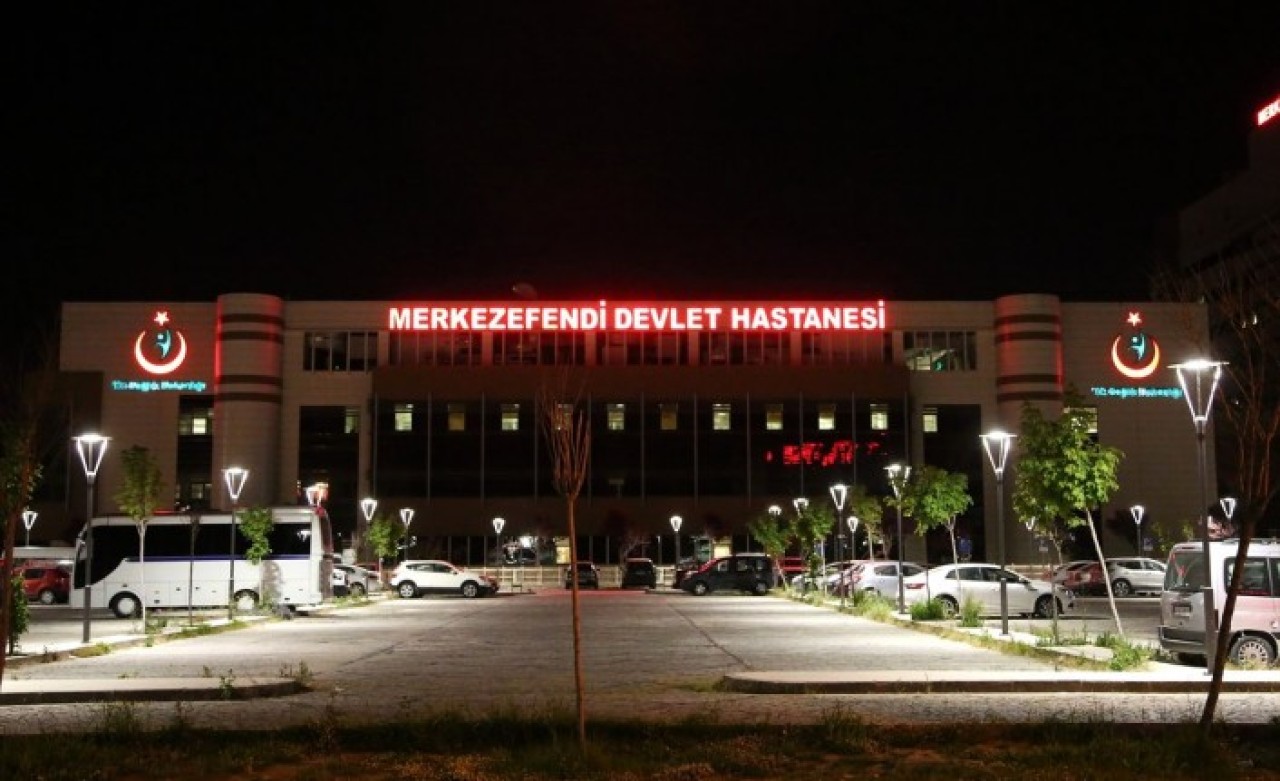 Koronavirüs şüphelisi hastaneden kaçmak isterken öldü