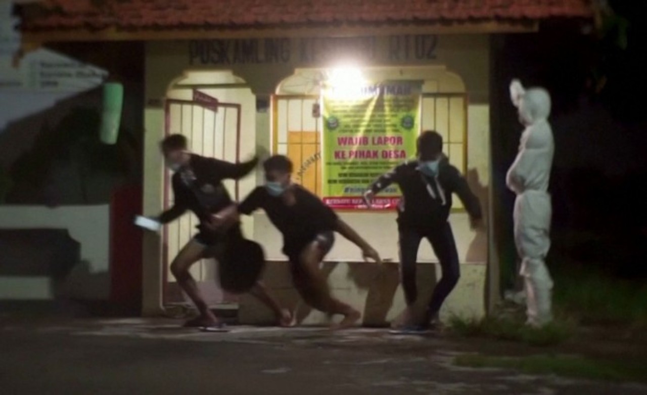 Hedef korkutmak: Koronavirüse karşı hayalet timi kuruldu!