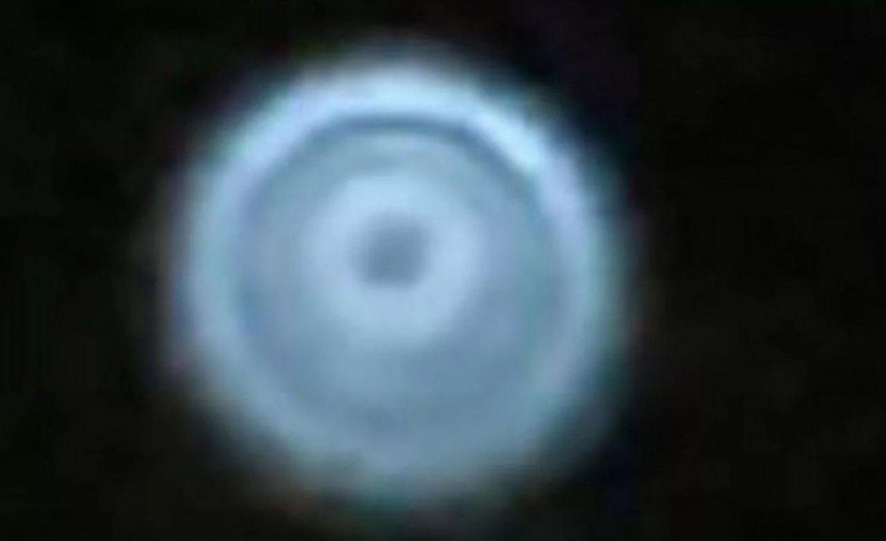 Manisa'da gökyüzünde mavi renkli cisim merak uyandırdı!