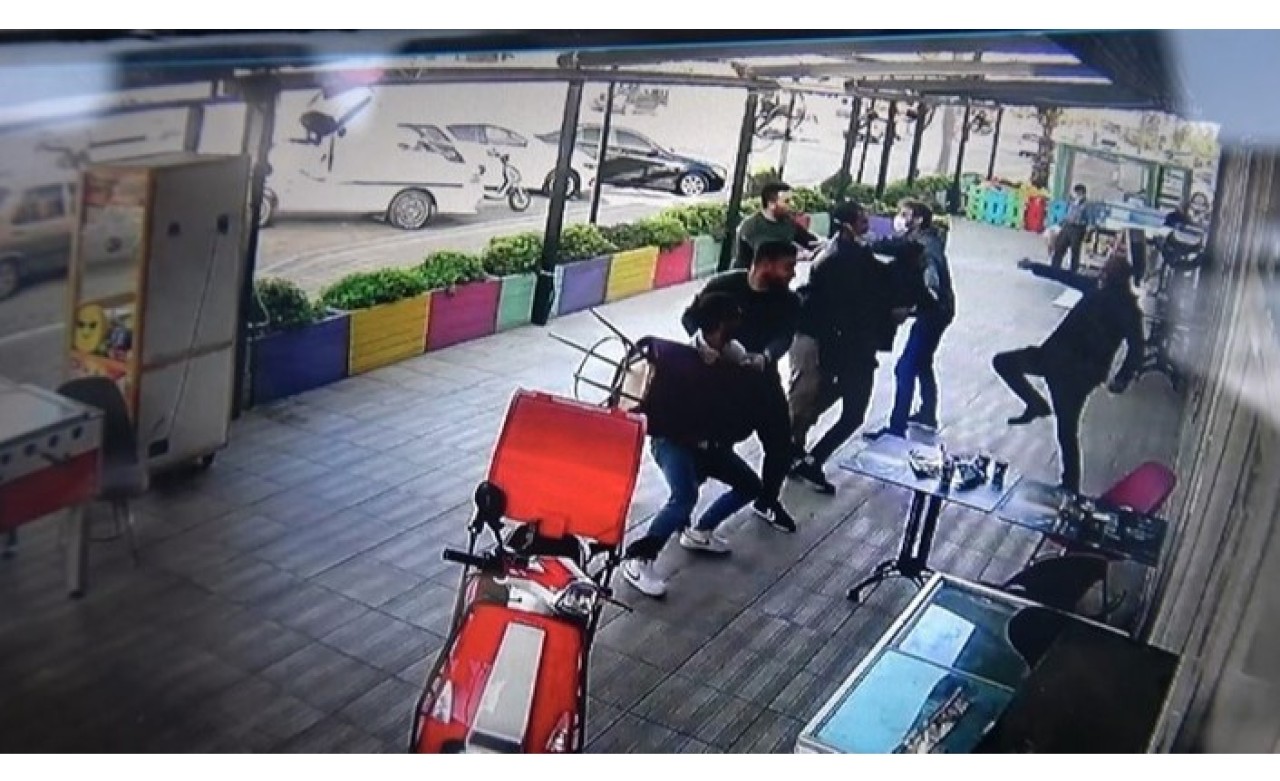 Maske takmadığı için fırına alınmadı: 4 kişiyle geri gelip,  zorla içeri girdi!