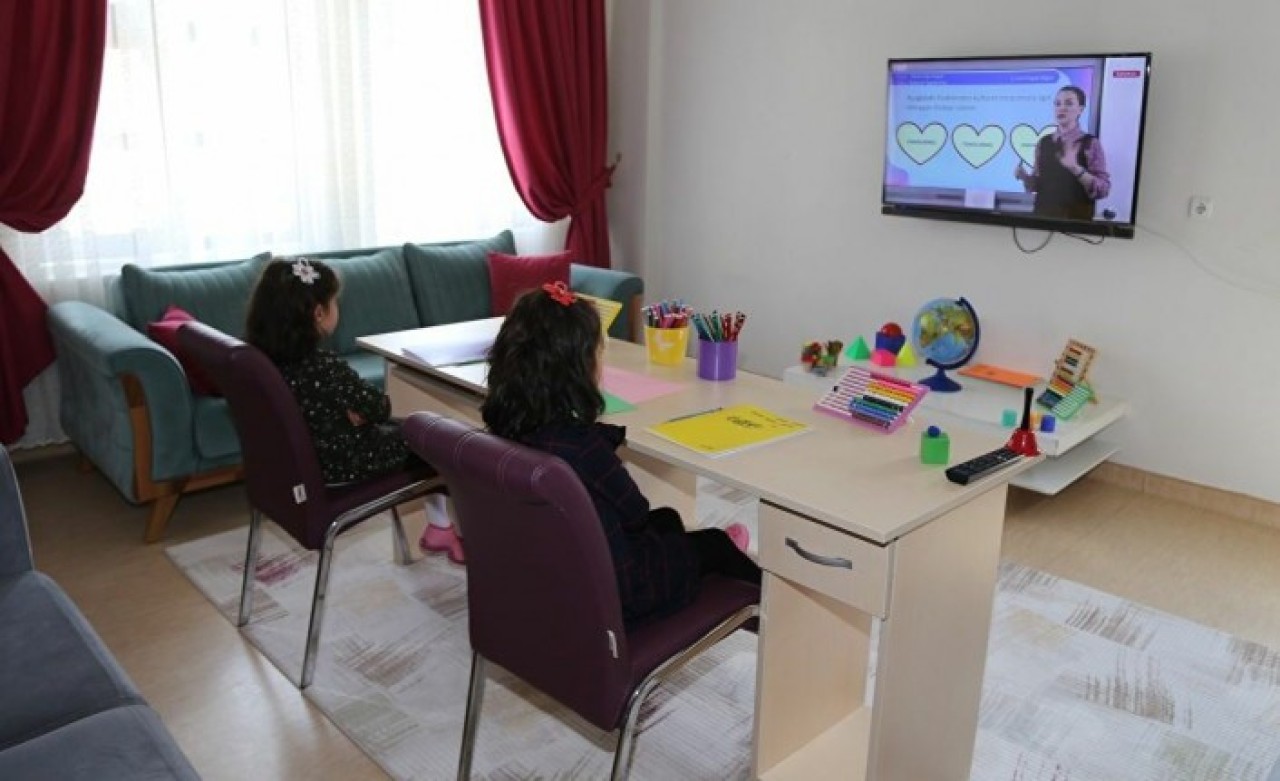 MEB'den uzaktan eğitimde yeni hizmet: Merak Gıdıklayan Sorular