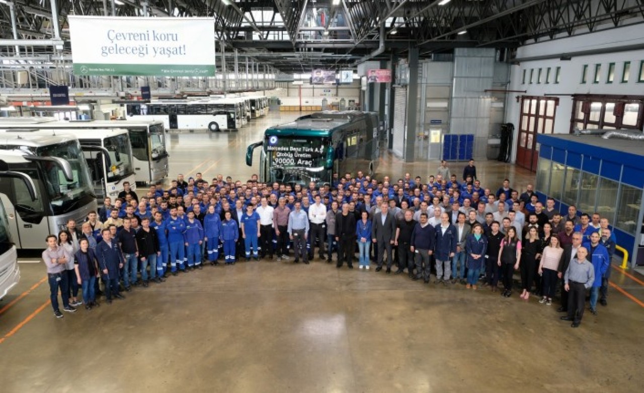 Mercedes-Benz üretime kaldığı yerden devam ediyor