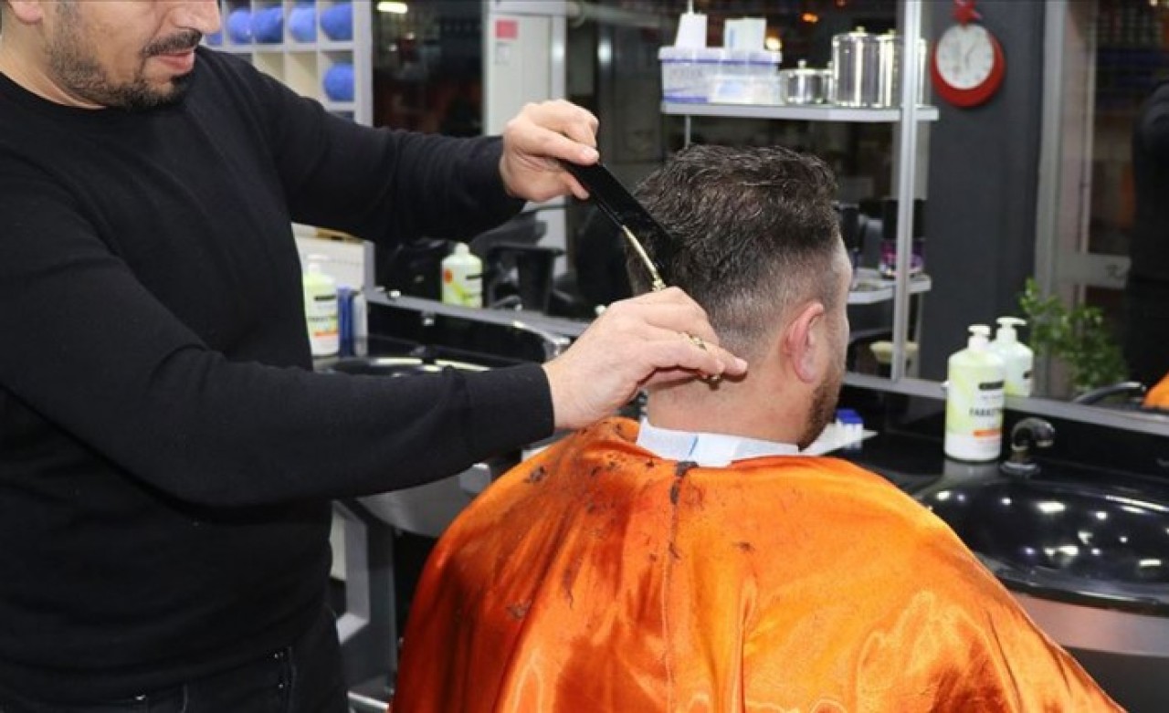Pazarlar ve güzellik salonları yarın akşamdan itibaren açılacak