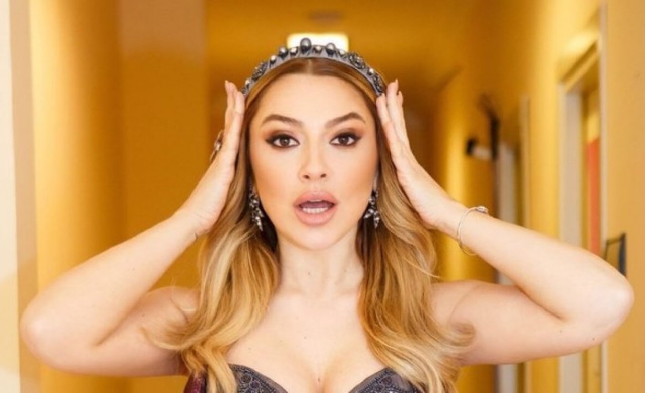 Şarkıcı Hadise'nin spor kıyafetleriyle verdiği pozlara beğeni yağdı