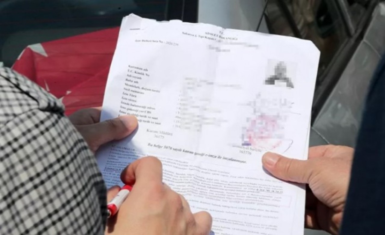 'Seyahat izin belgem yok' dedi,  150 liraya bilet aldı