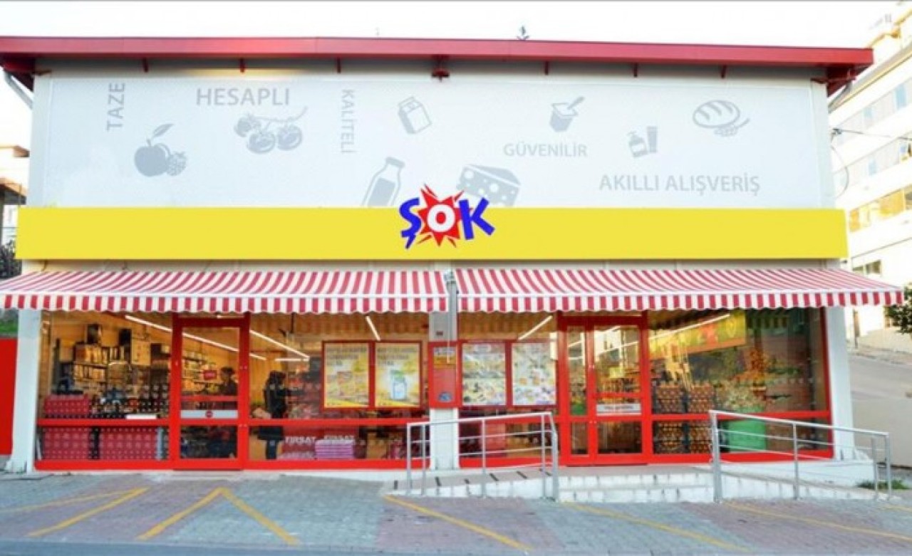 Şok Market çalışanlarını yürüterek evlere servise yolluyor
