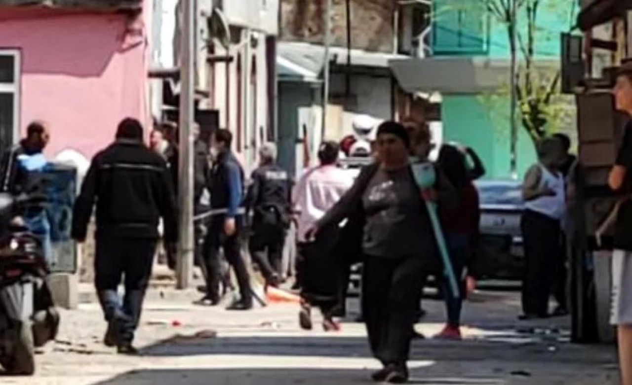 Sokak kavgası yapan 14 kişiye sosyal mesafe kuralına uymadıkları sebebiyle rekor ceza