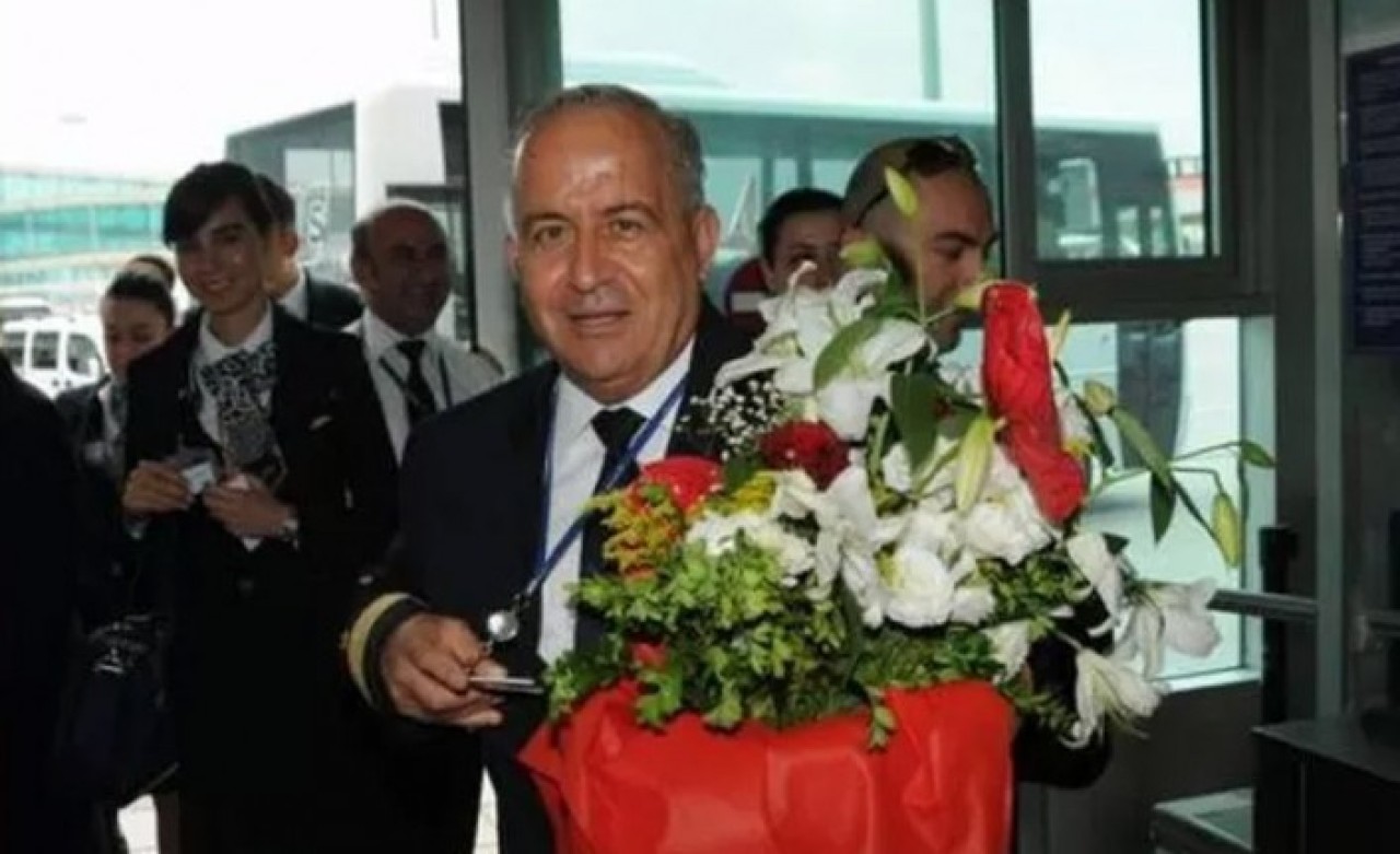 Türk Hava Yolları'nın emekli pilotu Mustafa Özden Türkon,  koronavirüs nedeniyle hayatını kaybetti