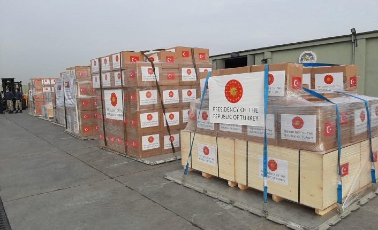 Türkiye’den İspanya ve İtalya’ya giden yardım malzemesi paketlerinin üzerindeki yazı dikkat çekti!