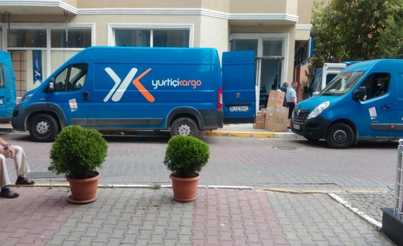 Twitter'da fenomenim dedi: Yurtiçi Kargo'yu tehdit etti!